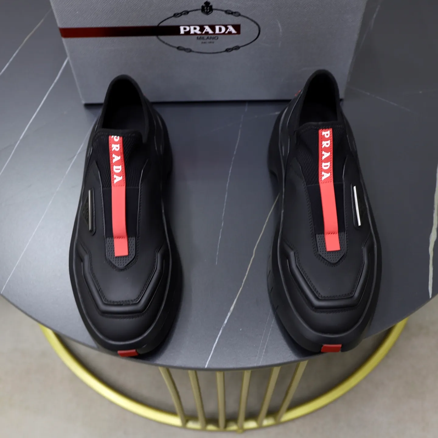 Men's shoes: 620💰🙅‍♂️🙅‍♂️🙅‍♂️ Brand: PRADA Standard code: 38–44 (45 can be customized) Level: Same as the official website Material: Original cowhide fabric Comfortable sheepskin lining Lightweight wear-resistant outsole Style category: Men's fashionable casual shoes and boots Running sneakers Distinguished luxury brand elements Top luxury Color: actual picture color